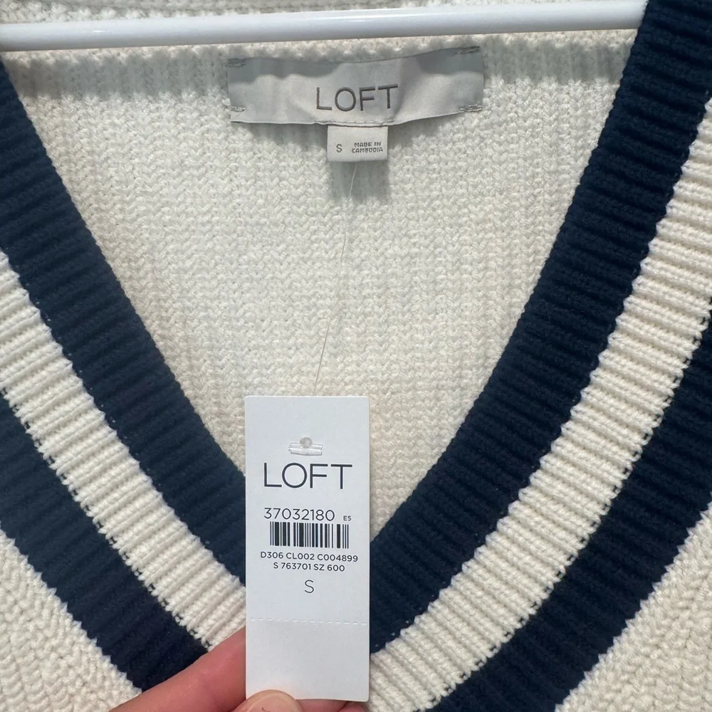 LOFT Women’s Cream and Navy V-Neck Sweater Vest Size Small NWT - Picture 5 of 7